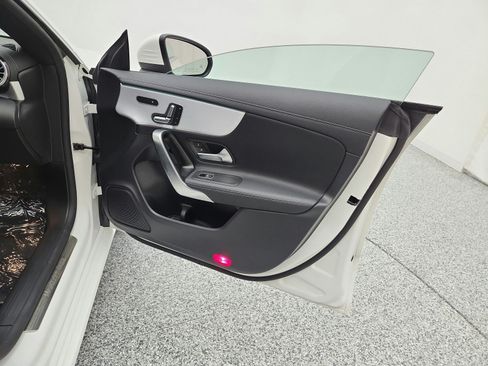 Used 2023 Mercedes-Benz CLA 250 image 21