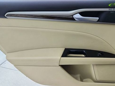 Used 2013 Ford Fusion SE FWD image 32