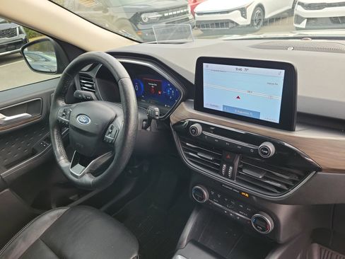 Used 2020 Ford Escape Titanium image 8