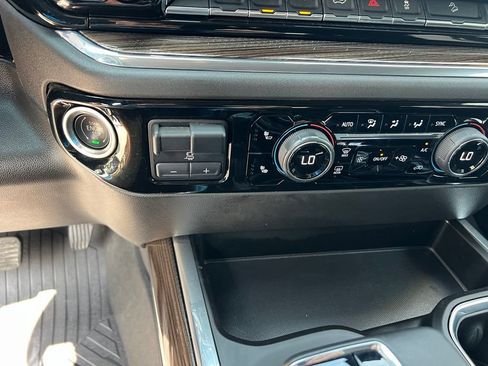 Used 2023 Chevrolet Silverado 1500 LT Trail Boss w/ LPO, Dark Essentials Package AWD/4WD image 32