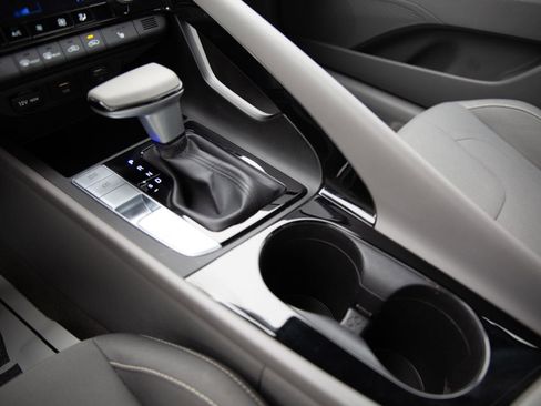 Used 2023 Hyundai Elantra Blue image 16