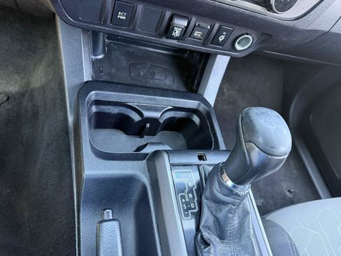 Used 2021 Toyota Tacoma TRD Off-Road RWD image 27