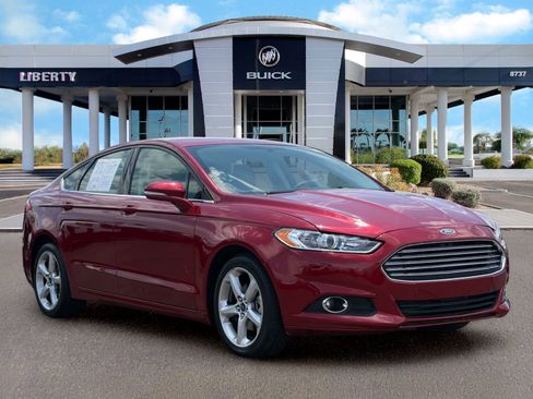 Used 2016 Ford Fusion SE AWD/4WD image 2
