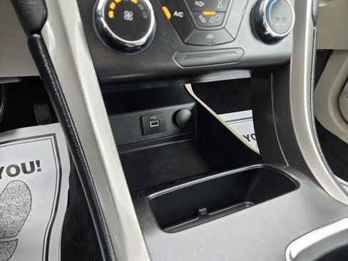 Used 2017 Ford Fusion SE FWD image 10