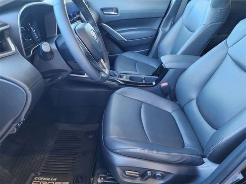 Used 2024 Toyota Corolla Cross XLE image 24