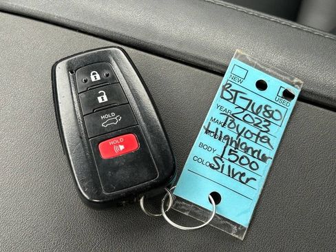 Used 2023 Toyota Highlander XLE AWD/4WD image 60