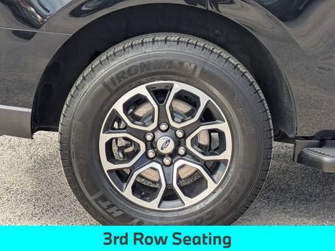 Used 2024 Ford Expedition XLT image 13