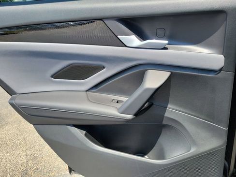 Certified 2025 Volkswagen Tiguan SE w/ Panoramic Sunroof Package AWD/4WD image 14