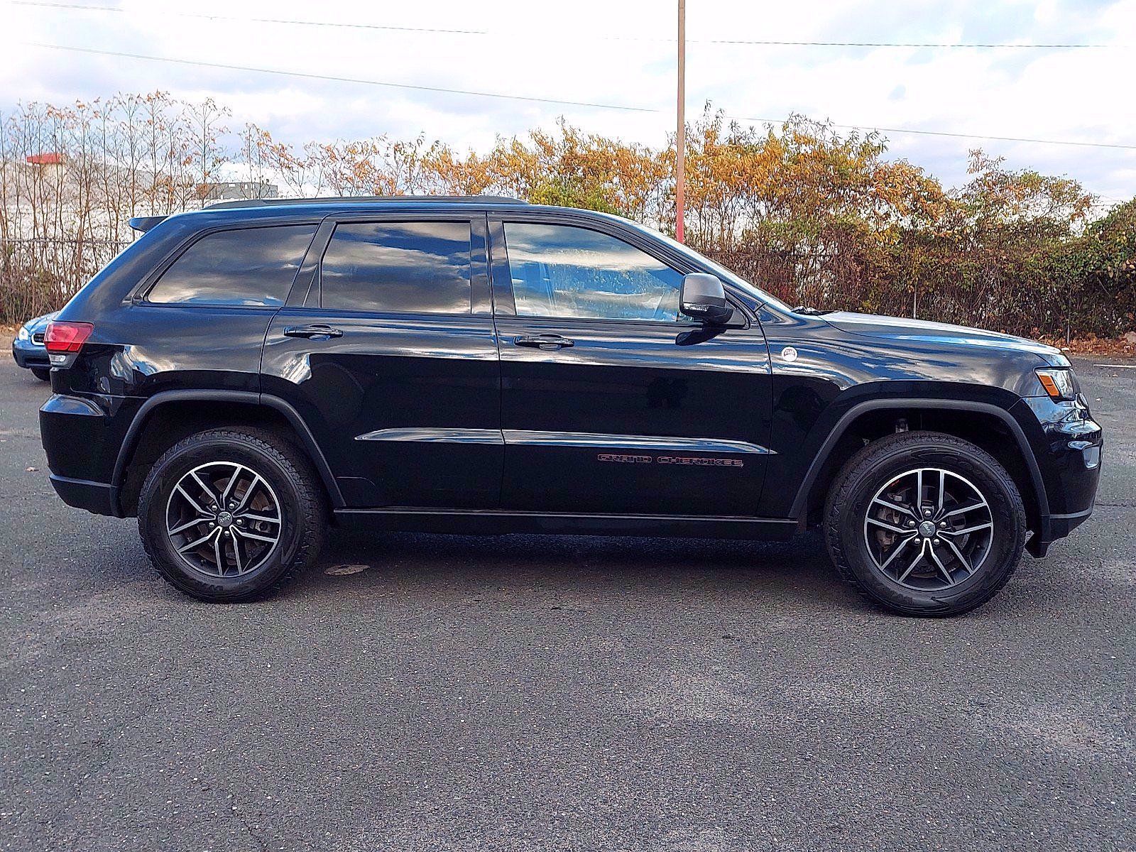 Used 2018 Jeep Grand Cherokee Trailhawk AWD/4WD image 7