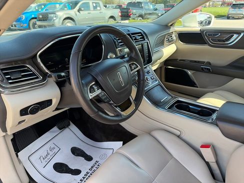 Used 2017 Lincoln Continental Premiere FWD image 15