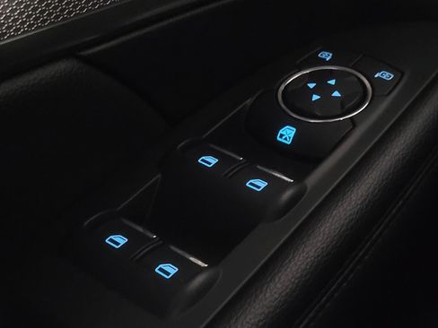 Used 2018 Ford Explorer XLT w/ Equipment Group 202A image 27