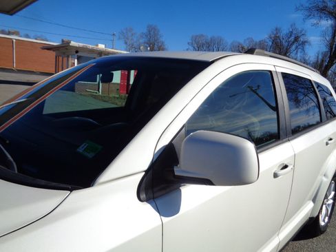 Used 2013 Dodge Journey SXT w/ Flexible Seating Group image 10