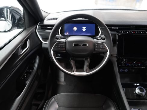 Used 2024 Jeep Grand Cherokee L Laredo image 14