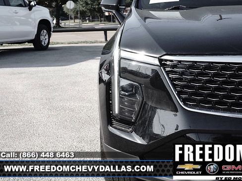 Used 2025 Cadillac XT4 Premium Luxury image 39