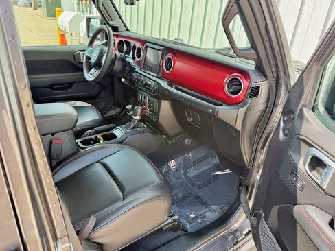Used 2023 Jeep Wrangler Unlimited Rubicon w/ Dual Top Group AWD/4WD image 22