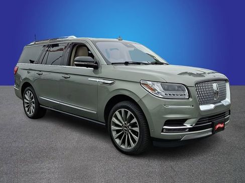 Used 2020 Lincoln Navigator L Reserve w/ Luxury Package AWD/4WD image 3
