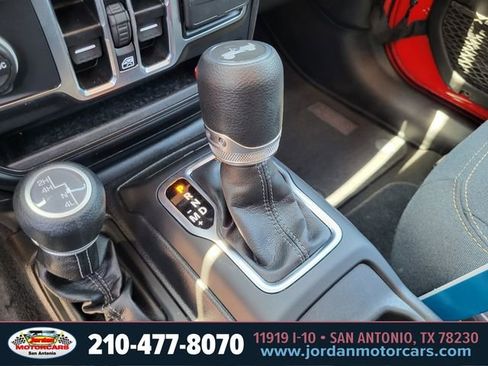 Used 2025 Jeep Wrangler Unlimited Sahara AWD/4WD image 24