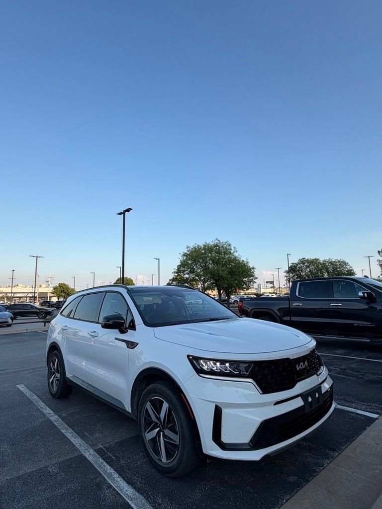 Used 2023 Kia Sorento S w/ Panoramic Sunroof Package FWD image 4