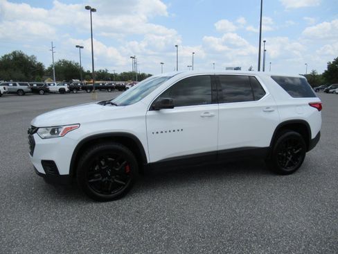 Used 2021 Chevrolet Traverse LS FWD image 4