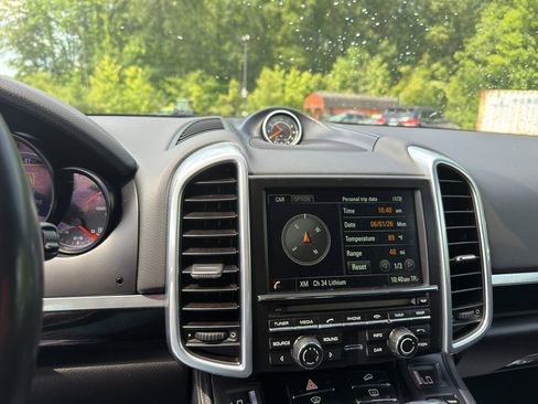 Used 2016 Porsche Cayenne AWD/4WD image 10