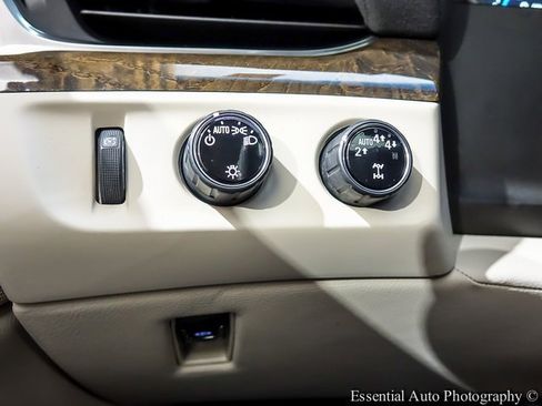 Used 2018 Cadillac Escalade Premium Luxury image 21