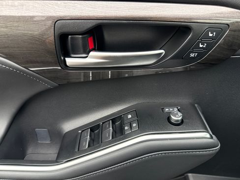New 2026 Toyota Highlander Platinum AWD/4WD image 28
