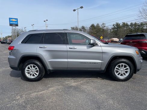 Used 2019 Jeep Grand Cherokee Laredo image 9