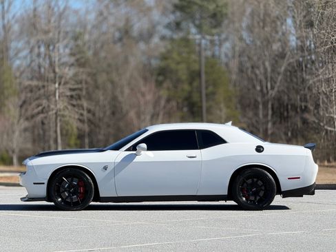 Used 2019 Dodge Challenger SRT Hellcat w/ Alcantara Appearance Package image 8