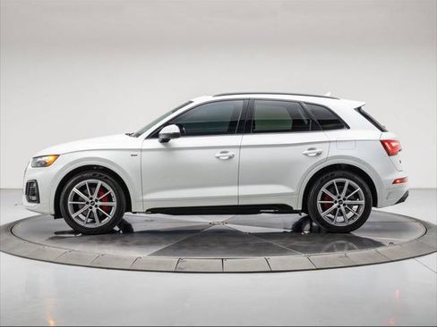 Used 2024 Audi Q5 e Premium Plus w/ Premium Plus Package AWD/4WD image 2