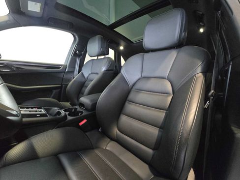 Used 2025 Porsche Macan AWD/4WD image 5