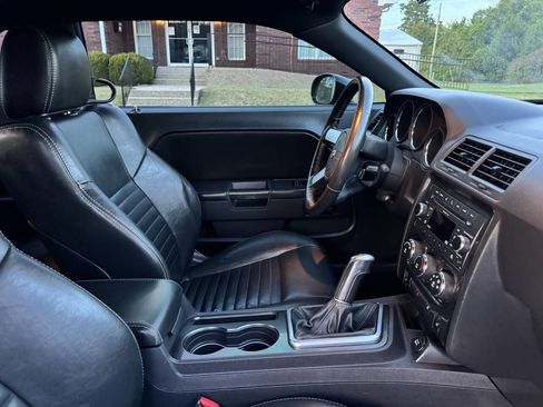 Used 2010 Dodge Challenger R/T image 22