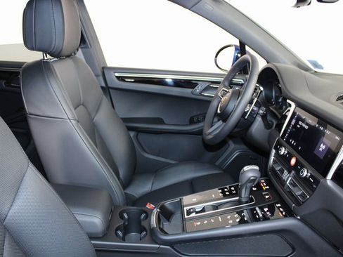 Certified 2025 Porsche Macan image 26