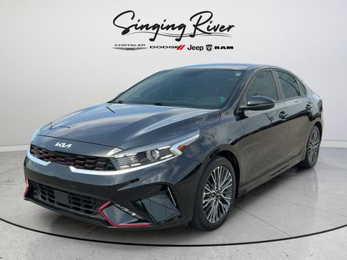 Used 2024 Kia Forte GT-Line w/ GT-Line Premium Package FWD image 3