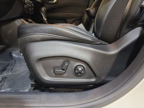 Used 2018 Jeep Compass Latitude w/ Popular Equipment Group AWD/4WD image 14