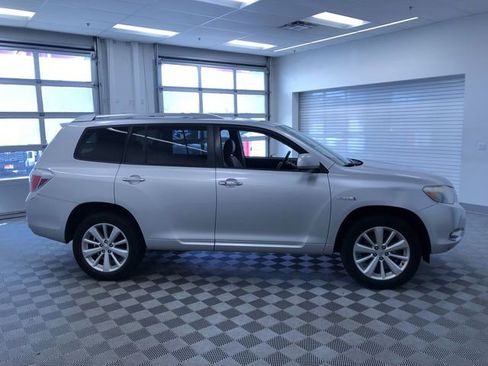 Used 2010 Toyota Highlander Limited AWD/4WD image 34