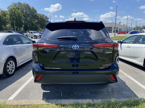 Used 2023 Toyota Highlander Bronze Edition FWD image 9