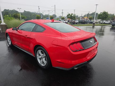 Used 2022 Ford Mustang Coupe RWD image 4