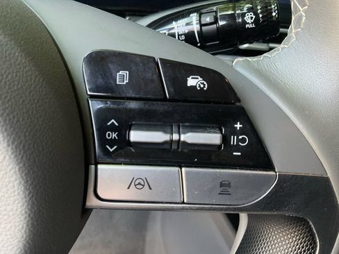 Used 2025 Hyundai Elantra SEL FWD image 36