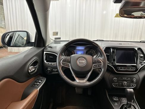 Used 2019 Jeep Cherokee Overland w/ Technology Group AWD/4WD image 14