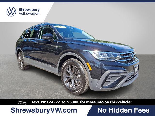 Used 2023 Volkswagen Tiguan SE AWD/4WD image 1