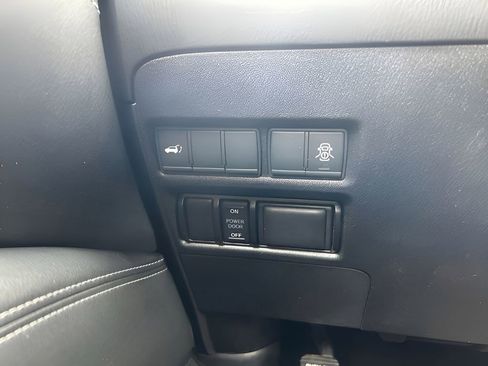 Used 2020 Nissan Armada SL image 27