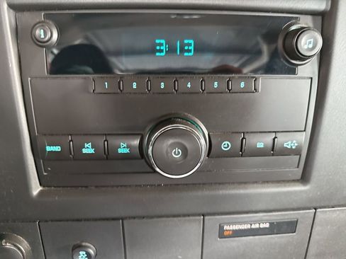 Used 2014 Chevrolet Express 1500 image 15