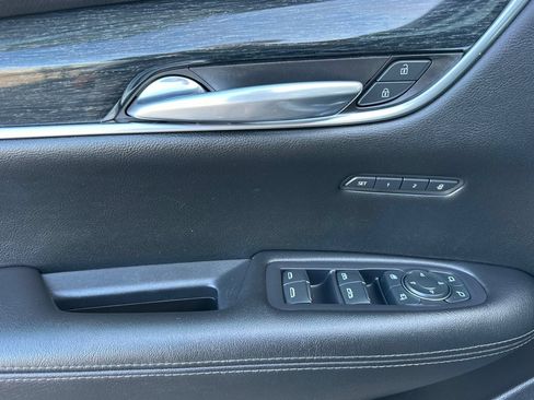 Certified 2022 Cadillac XT5 Premium Luxury FWD image 11