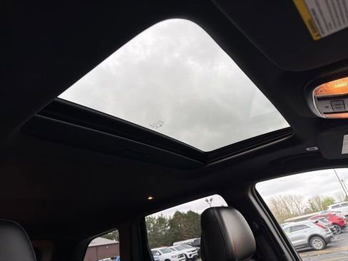 Used 2019 Jeep Grand Cherokee Altitude AWD/4WD image 12