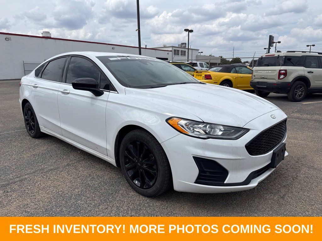Used 2020 Ford Fusion SE FWD image 1