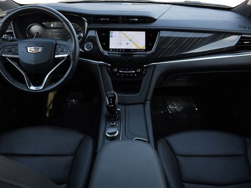 Certified 2025 Cadillac XT6 Premium Luxury image 7