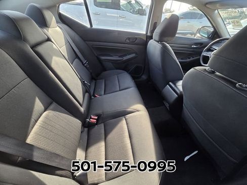 Used 2025 Nissan Altima 2.5 SV FWD image 10