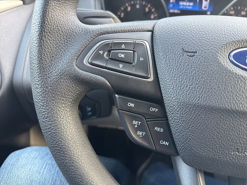 Used 2016 Ford Focus SE w/ SE Power Seat Package FWD image 40