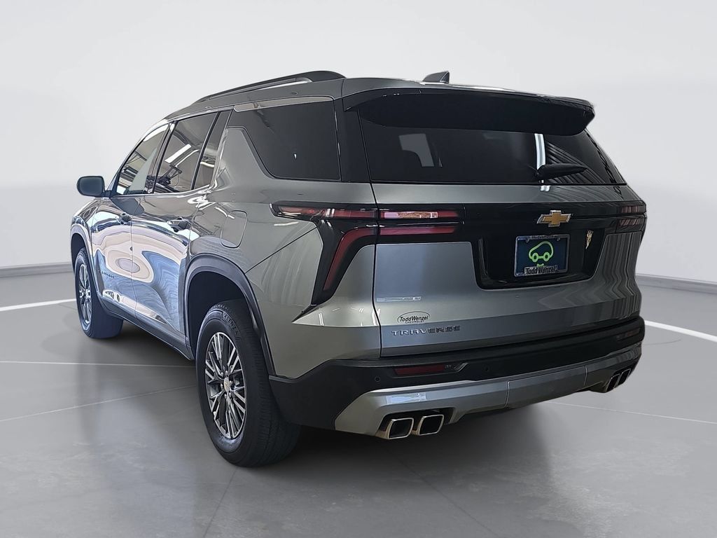 Used 2025 Chevrolet Traverse LT FWD image 6