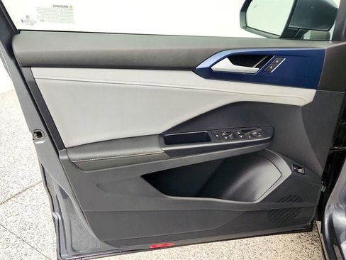 Used 2024 Volkswagen Taos SE image 10